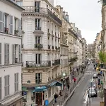 Cosy Apartment With 270 Degrees View On Paris Streets