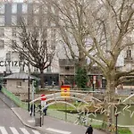 Cosy Apartment With 270 Degrees View On Paris Streets